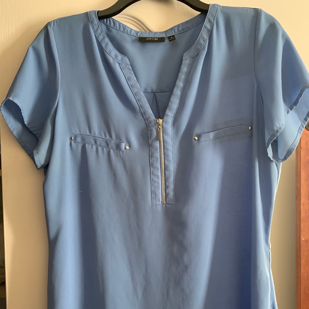 Apt 9 top